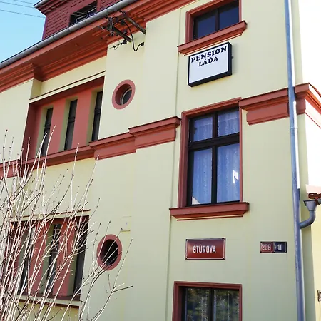 Lada كارلوفي فاري